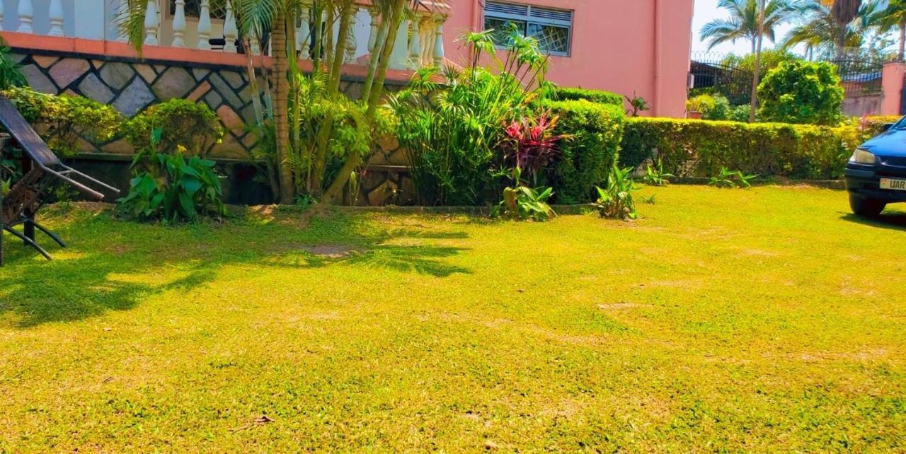 La Feve Beach Bed And Breakfast Entebbe Eksteriør billede