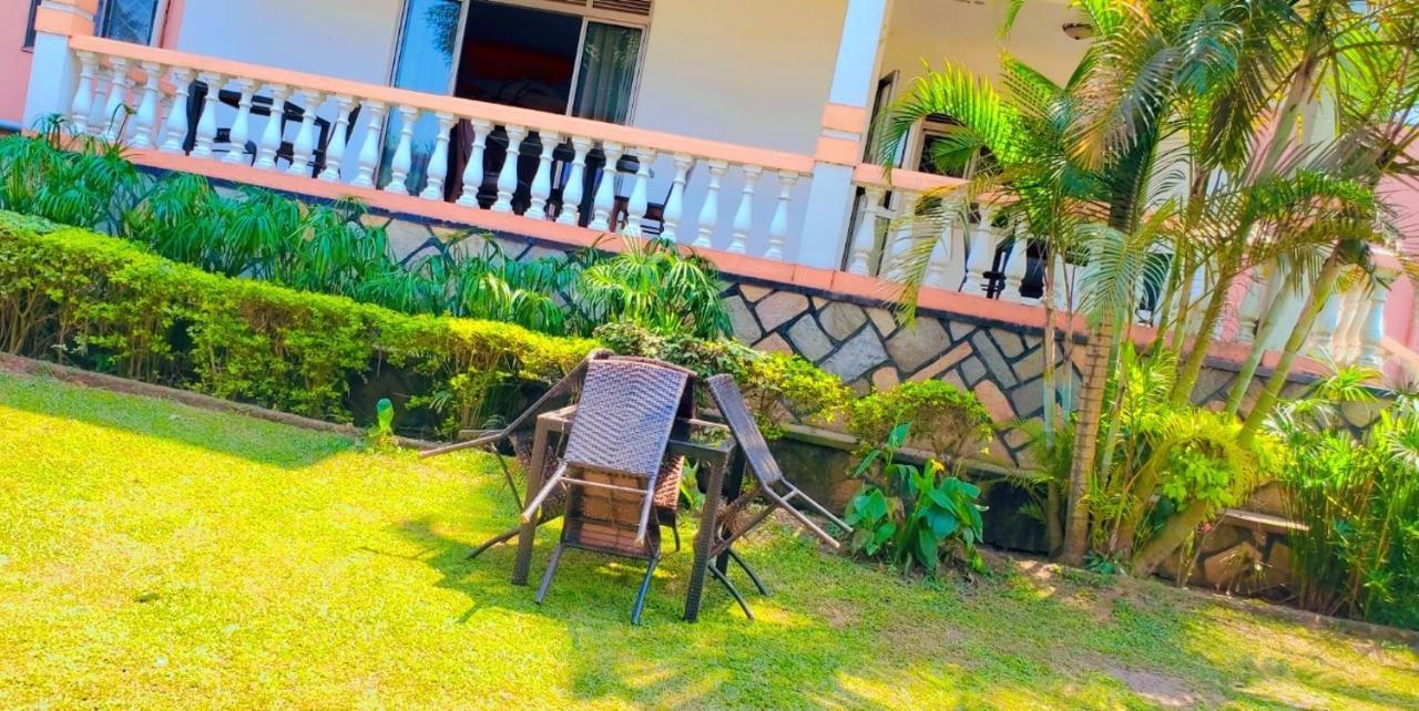 La Feve Beach Bed And Breakfast Entebbe Eksteriør billede
