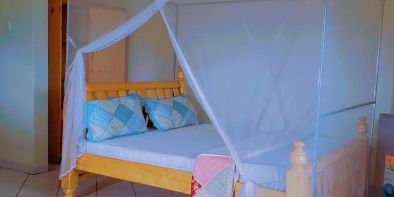 La Feve Beach Bed And Breakfast Entebbe Eksteriør billede