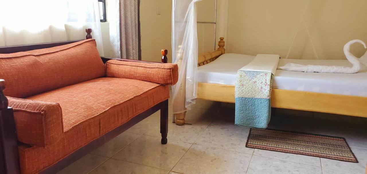 La Feve Beach Bed And Breakfast Entebbe Eksteriør billede