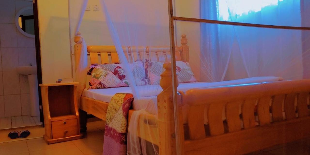La Feve Beach Bed And Breakfast Entebbe Eksteriør billede