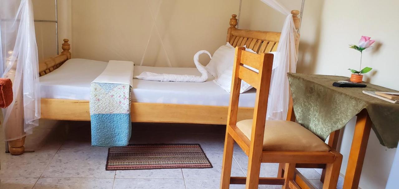 La Feve Beach Bed And Breakfast Entebbe Eksteriør billede