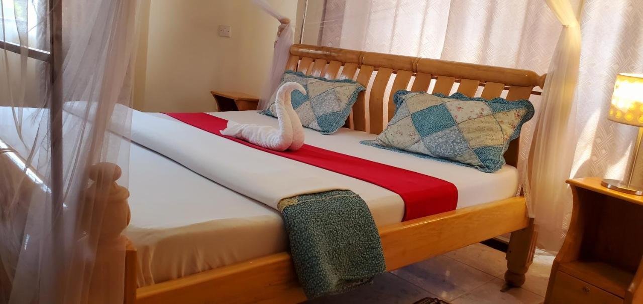 La Feve Beach Bed And Breakfast Entebbe Eksteriør billede