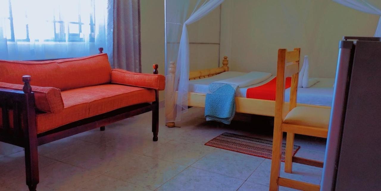 La Feve Beach Bed And Breakfast Entebbe Eksteriør billede